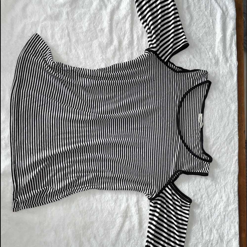 MaxStudio women’s shirt, open shoulders
